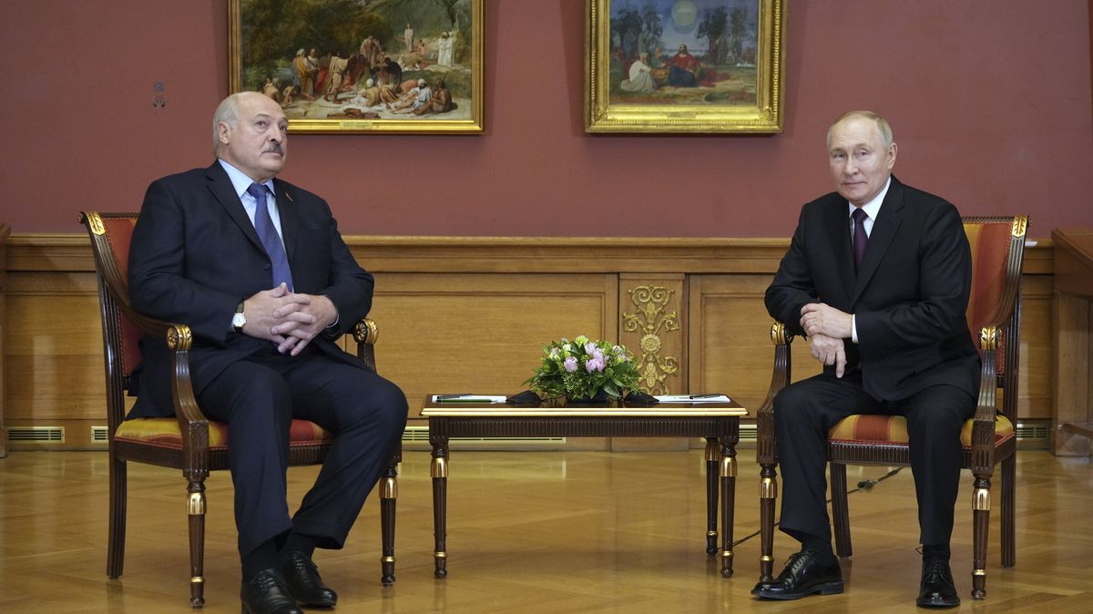 Tři způsoby, jak odstřihnout Lukašenka. Opozice s nadějí vyhlíží nového českého prezidenta, řekl Novinkám Latuško